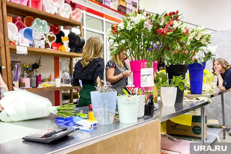 Чаще всего в ХМАО продают магазины цветов и пенных напитков 