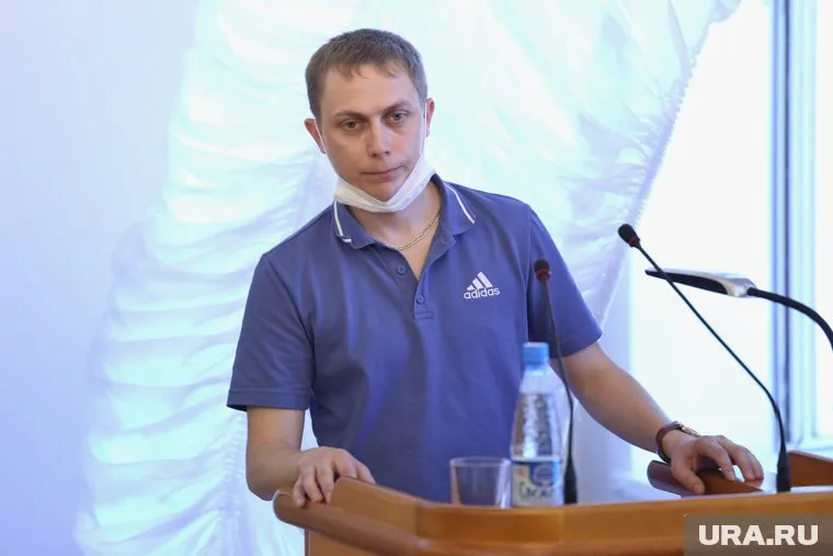 Одежда Станислава Тимофеева, в которой он пришел на заседание думы, вызвала спор среди депутатов