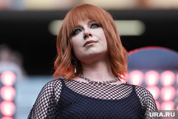 Савичева пришла в черном наряде на премию в Москве