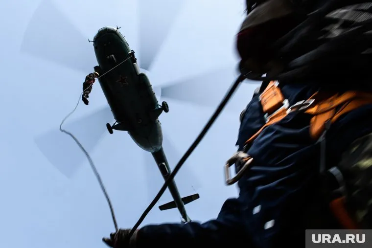 Тренировки спасателей с вертолета Ми-8 проводятся в подразделениях «Ямалспаса» раз в год