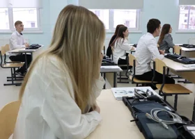 «Идите учите язык»: русскоязычных казахов, проваливших тест, отправили в тюменскую школу для мигрантов