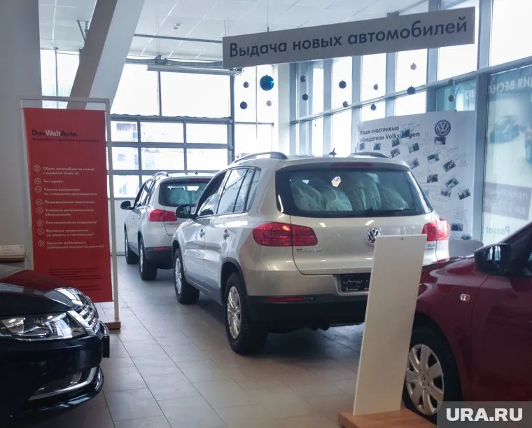 Дистрибьюторы и автосалоны готовятся к падению спроса на машины