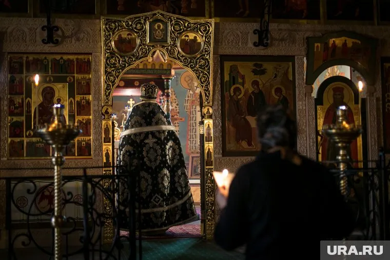 Радикалы напали на священника прямо около храма