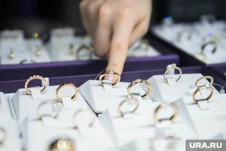 В топ также вошло кольцо с бриллиантами за 340 тысяч