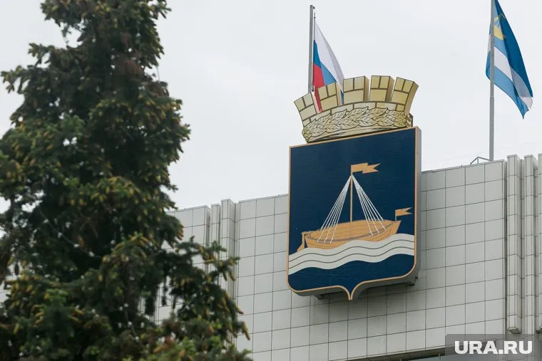 Тюменская мэрия украсилась тремя тобольскими политесами