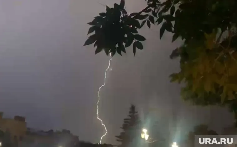 Из-за грозы выбило пробки в мэрии Урая