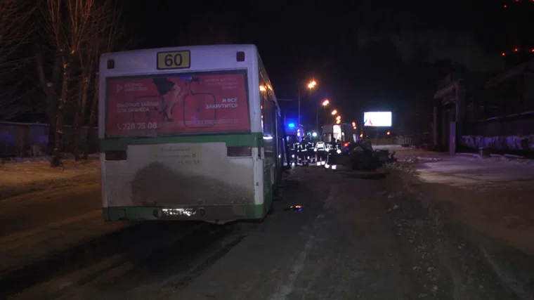 Водитель автобуса получила ушибы в результате аварии