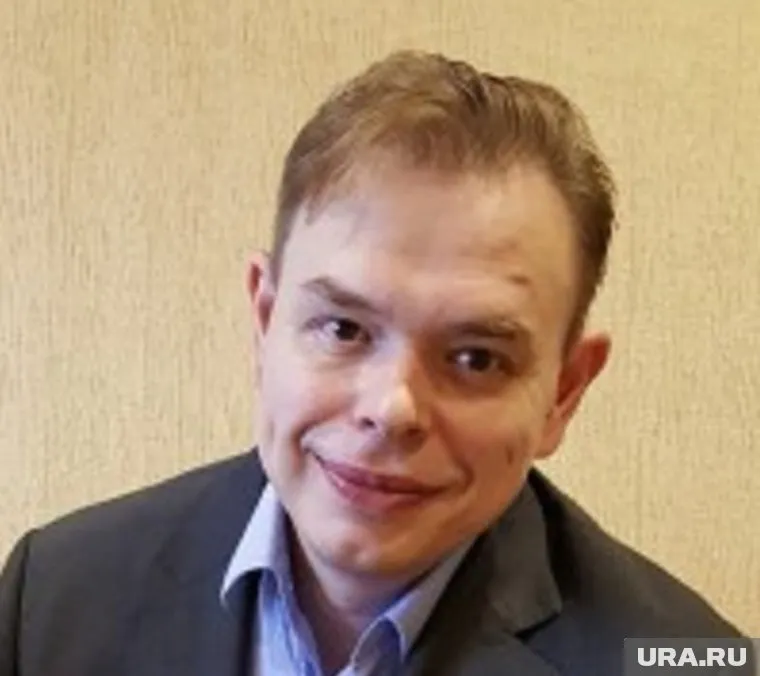 Пока Злобин является членом пермского избиркома с решающим правом голоса, а также входит в партию «Справедливая Россия»