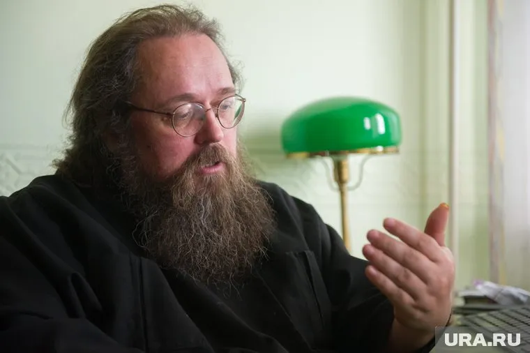 Геннадий Зюганов нужен для того, чтобы люди не совершали настоящих коммунистических поступков, считает Андрей Кураев