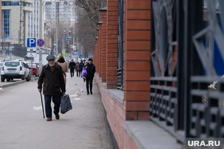 Изменения в походке могут указывать на ряд болезней