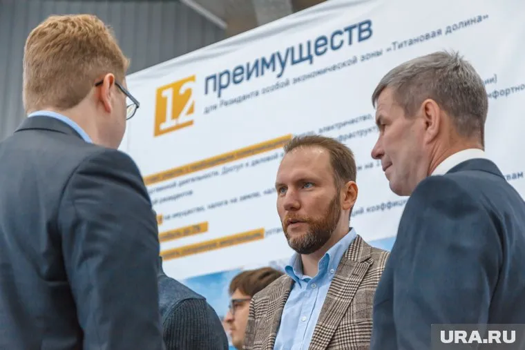 Следователи не хотят показывать то, что произошло с Кызласовым (в центре) при задержании