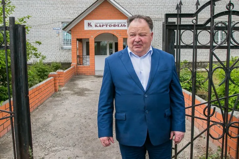 Депутаты Курганской областной Думы на полях ЗАО "Картофель". Село Митино