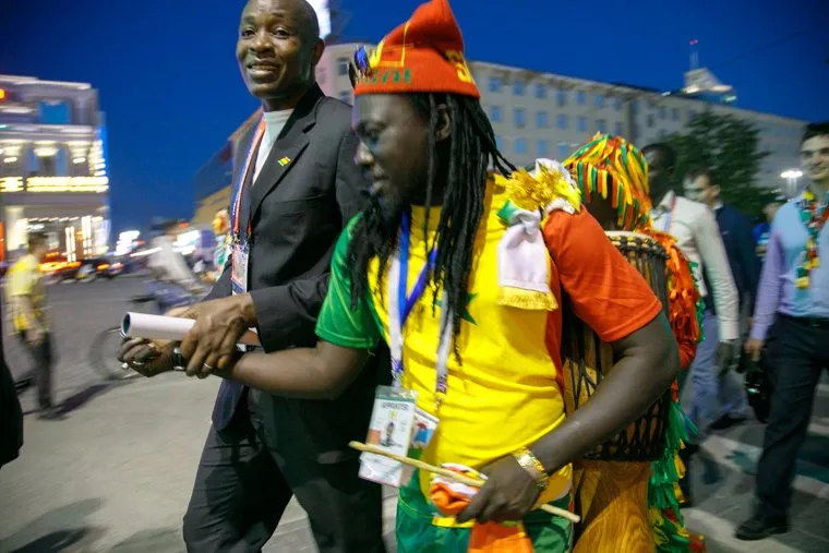 Отдых болельщиков после матча Сенегал-Япония. Екатеринбург., болельщики сборной сенегала