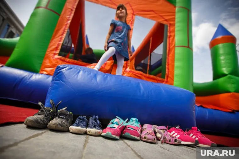 На уличных челябинских аттракционах дети рискуют здоровьем