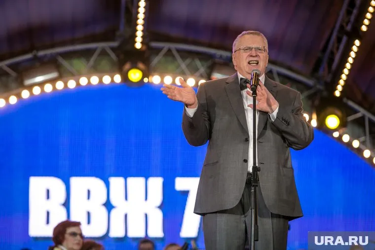 К дню рождения Жириновского в Сургуте открыли новую приемную ЛДПР