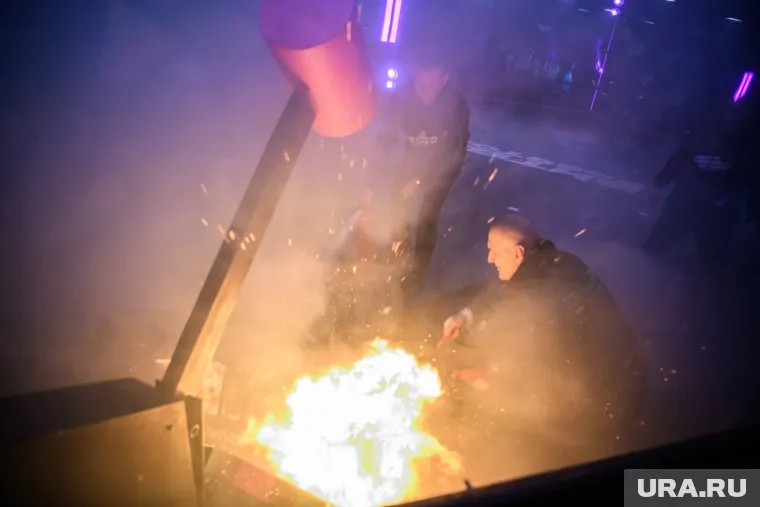 В Красногорске загорелся склад с резиновой обувью