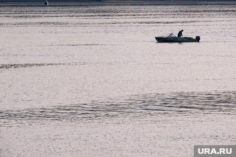 Югорчанка дрейфовала на перевернутой лодки