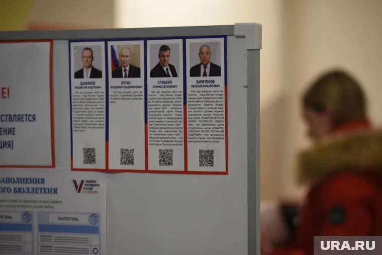 Они оценили Центр общественных наблюдений Свердловской области и отправились на избирательные участки