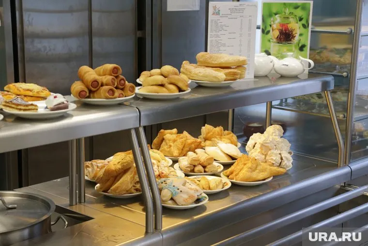 Спрос на выпечку в школьных столовых всегда высокий