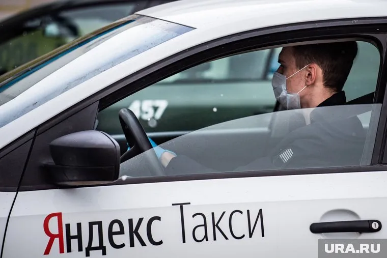 Партнеры агрегатора «Яндекс.Такси» отбивают пассажиров у привокзальных «бомбил»