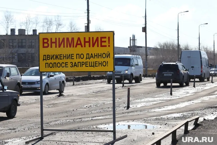 По мосту ЖБИ запретили передвигаться пешеходам и ограничили движение автомобилей