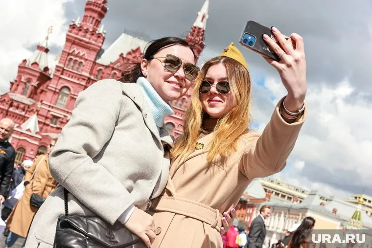 В Москве и Санкт-Петербурге в День Победы будет +14 и +15 градусов, отметил Александр Шувалов