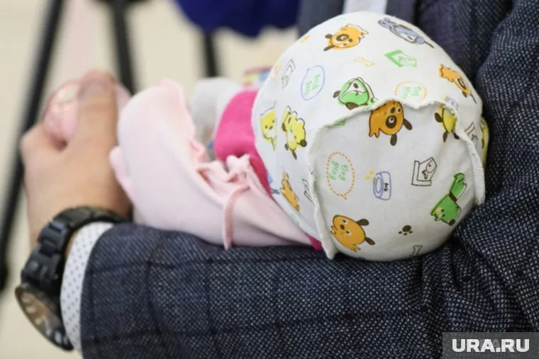 Девочка все еще находится под присмотром врачей в Екатеринбурге (архивное фото)