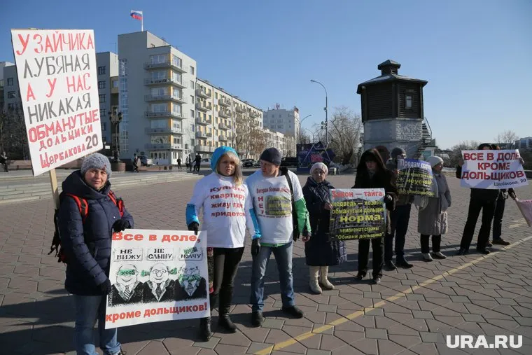 По словам екатеринбуржцев, они находятся один на один со своей проблемой уже более двух лет