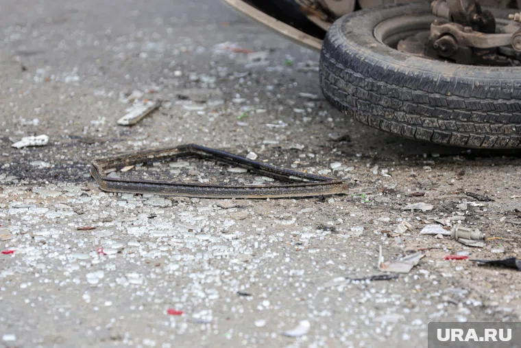 В Губкинском иномарка врезалась в питбайк