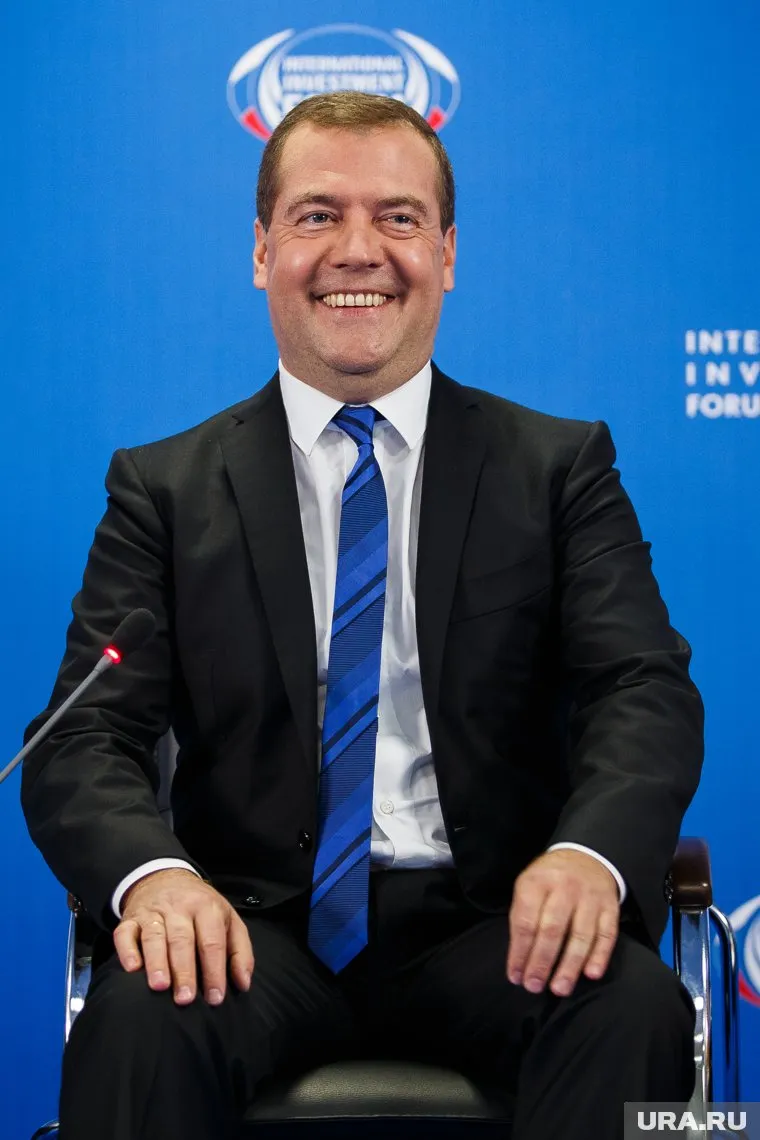 Медведев прокомментировал обращение американского посольства