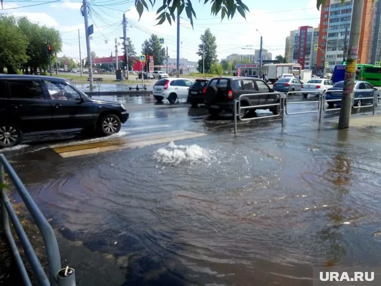 Власти направили специалистов для откачки воды