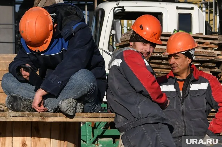 Диаспора пожаловалась, что мигранты проводят обед вне рабочей территории