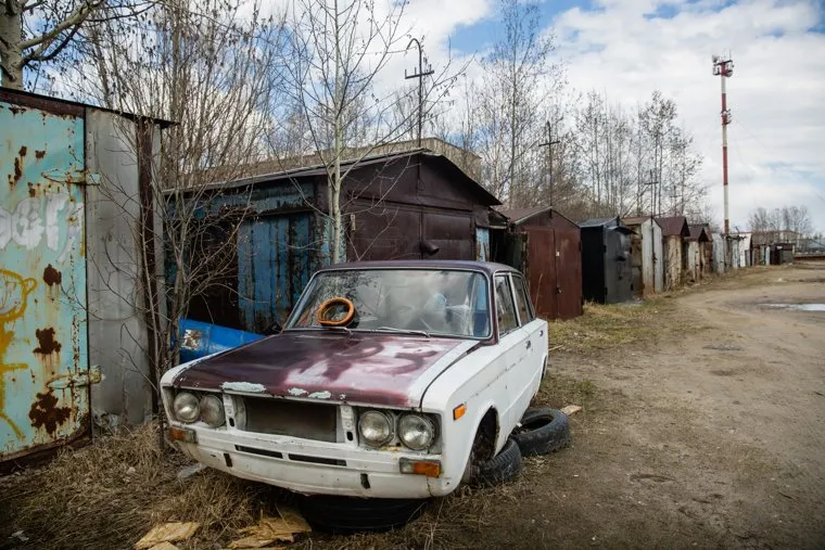 Рабочий визит Члена Центрального штаба ОНФ Калининой Светланы в поселок ГПЗ. Сургут, жигули, лада, гаражи, автохлам, ваз 2106
