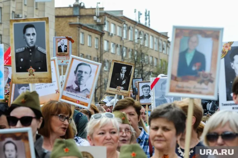 В МВД Мордовии не пояснили, почему на трех одинаковых портретах ветерана указаны разные имена