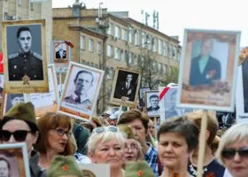 В МВД Мордовии объяснили появление одинаковых портретов ветерана в руках силовиков и епископа