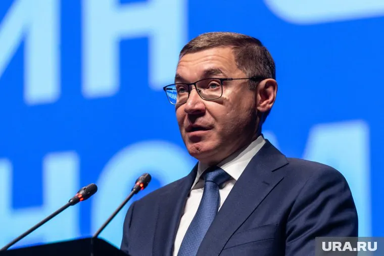 Владимир Якушев провел рабочую встречу с главой СвЖД