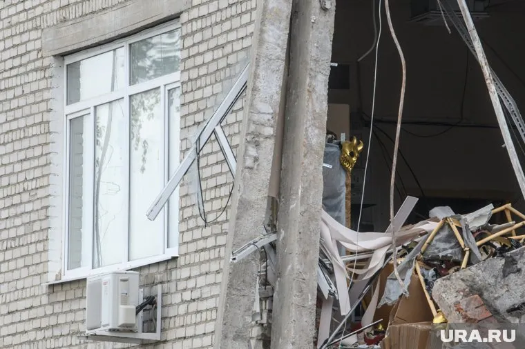 Подвижка грунта стала причиной схода здания в Салехарде