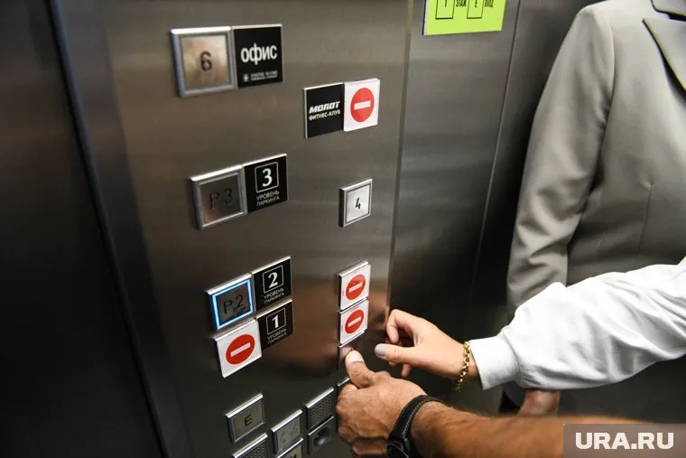 ДЦ накопил долги за ЖКУ и обслуживание лифтов