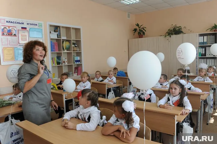 Учителя переживают из-за своих зарплат