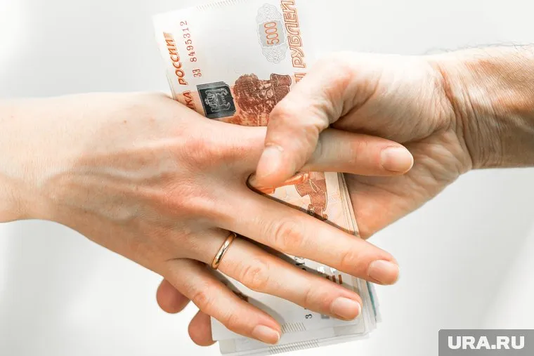 Пособия по беременности и родам и больничные выросли после поднятия МРОТ