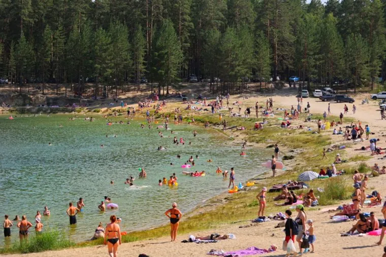 Пляж Голубые озера. Курган