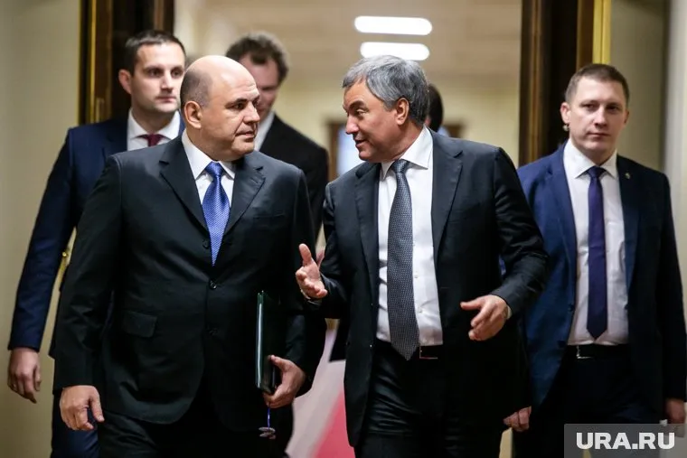 Статус Госдумы, которую возглавляет Вячеслав Володин (впереди справа), вырастет за счет участия в формировании правительства, которым руководит Михаил Мишустин (впереди слева)