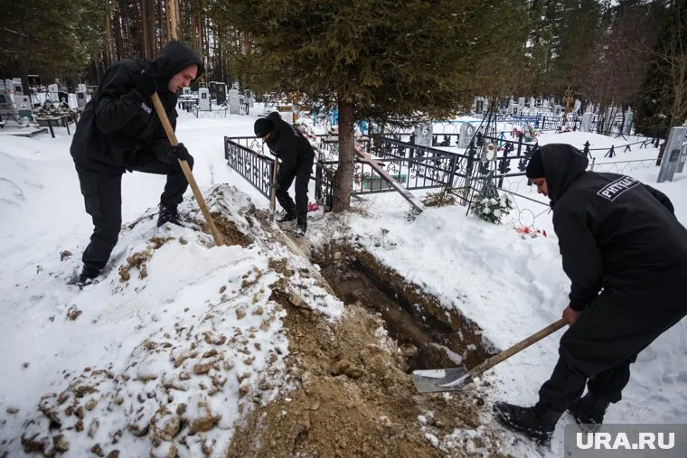 Подрядчик будет копать могилы в Новом Уренгое