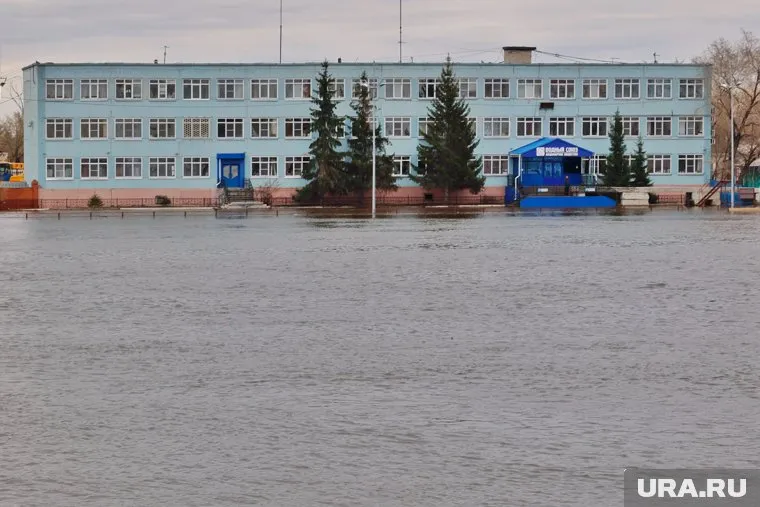 Вода в Тоболе продолжает медленно убывать
