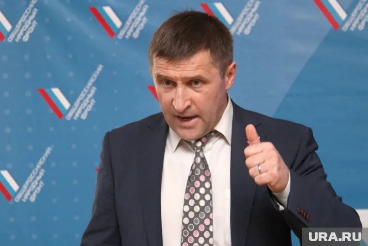 Евгений Артюх утверждает сейчас, что пропустил удар, пытаясь не допустить драки