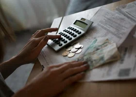 Срок оплаты коммуналки сдвинут, а цены повысят: главные изменения в сфере ЖКХ в 2026 году