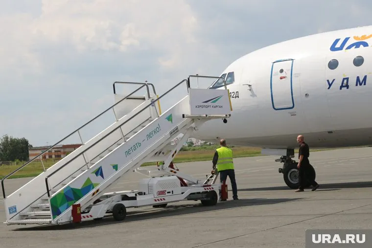 По словам источника, трап на ходу ударил авиалайнер (фото из архива)