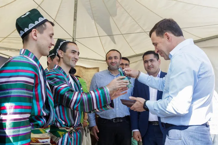 Губернатор на ярмарке в Ирбите. Свердловская область