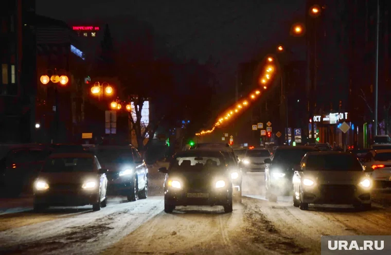 Несколько улиц Кургана встали в пробки из-за снега