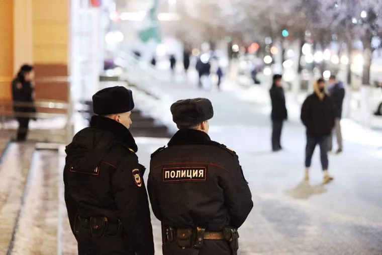 Обстановка на площади Ленина во время митингов против войны. Курган